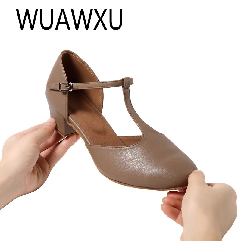 Souliers de danse latine femme — Porté - vue rapprochée