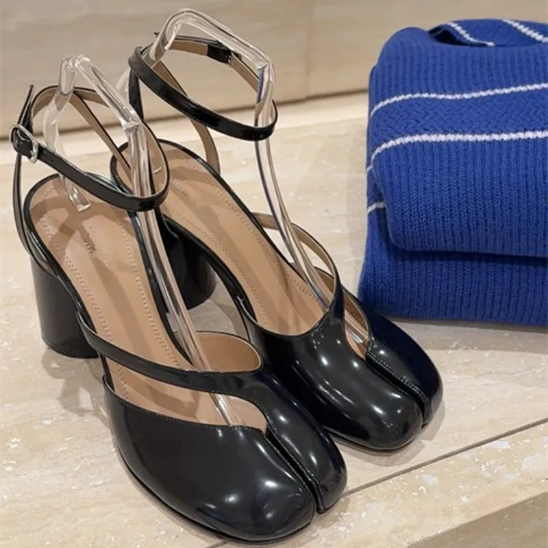 Chaussures de danse femme cuir verni noir — Allegra - détail